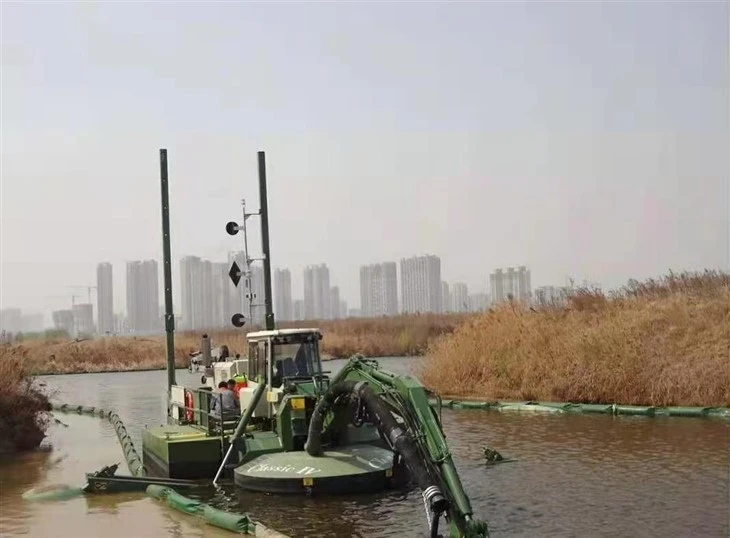 Amphibious Boat